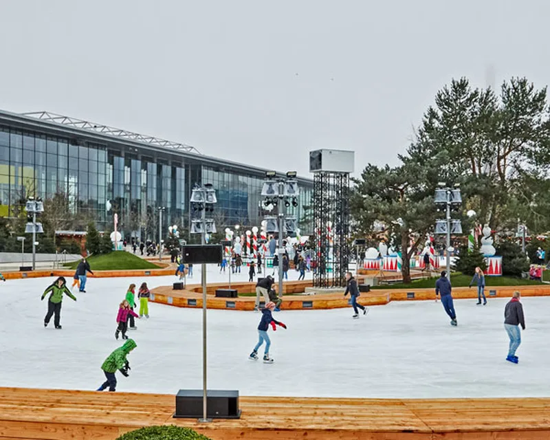Mobile Eisbahn von AST im Freien