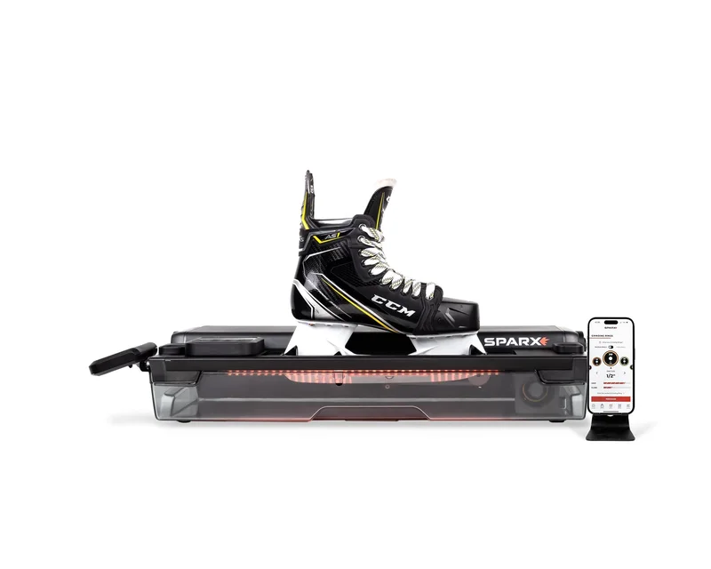 Sparx Sharpener 3 mit eingespanntem Schlittschuh